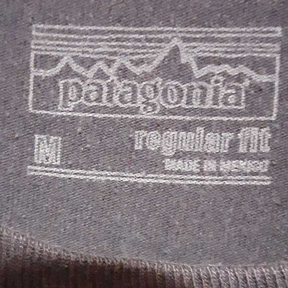 Patagonia Navy Graphic T-Shirt - Picture 2 of 3